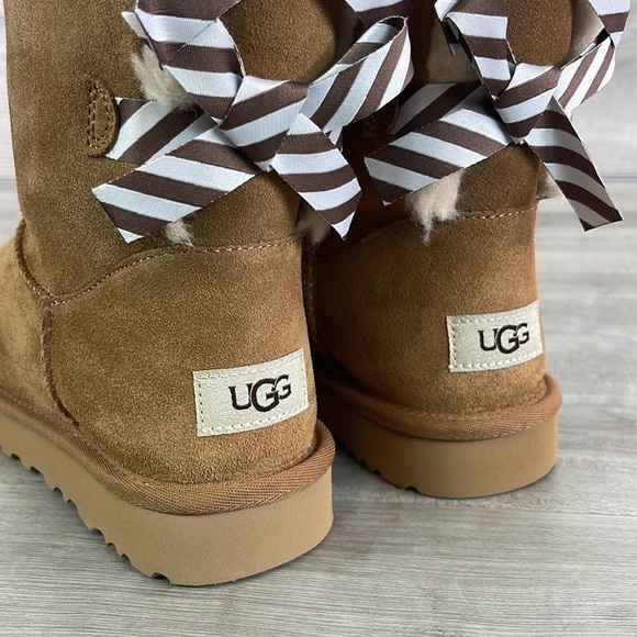 🍁 UGG 🍁 BAILEY BOW DIAGONAL STRIPES BOOYS - Picture 9 of 14